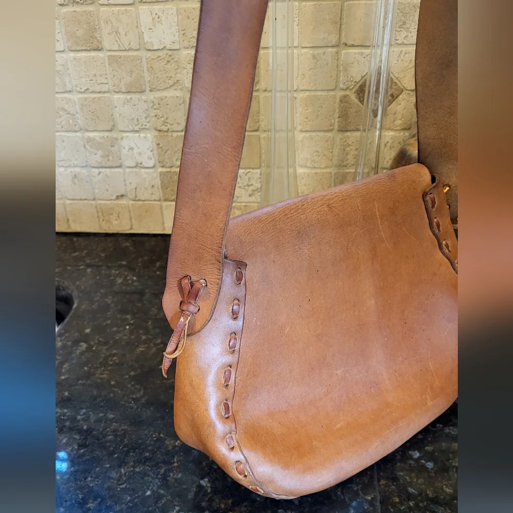 Vintage Tan Tooled Leather Purse with Embossed Flowers, Birds, and Butterflies - Picture 6 of 15